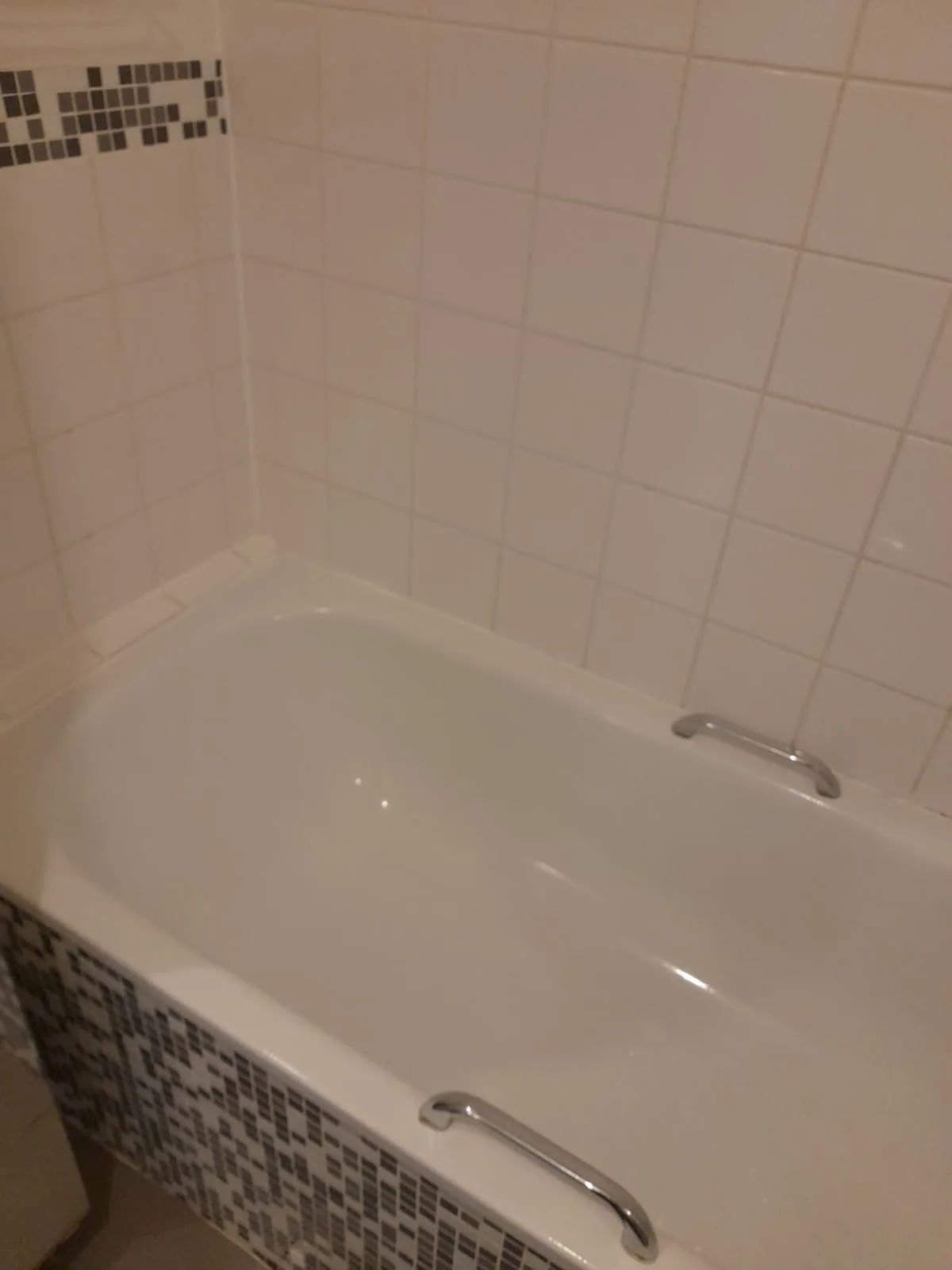 Bathtub and tile surround scrubbed clean